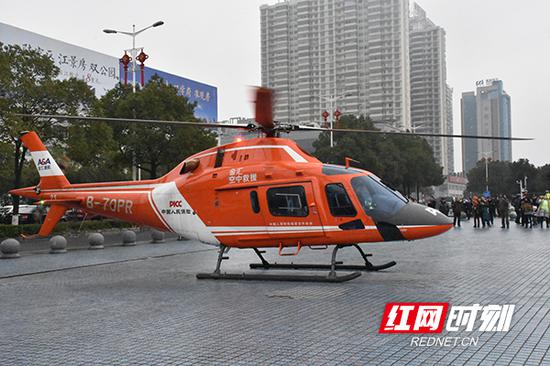 “空中快警”采用直升机巡航。