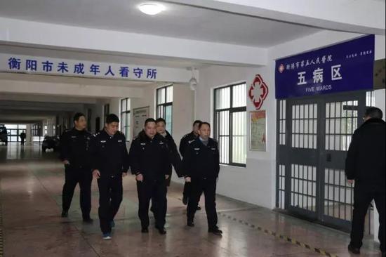 △市公安局党委副书记、副局长何恒芹深入监管场所检查督导节日安保工作