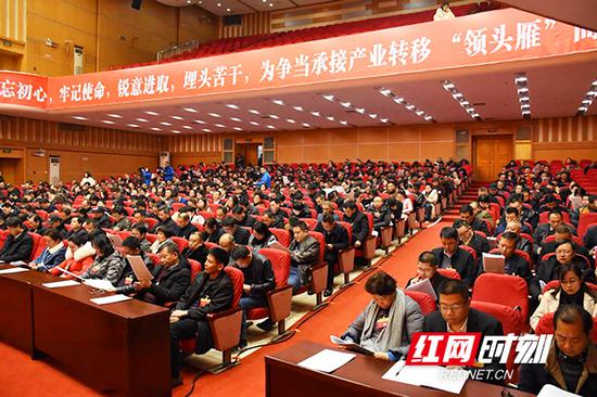 本次会议应到447人,实到441人,符合《政协章程》的规定。