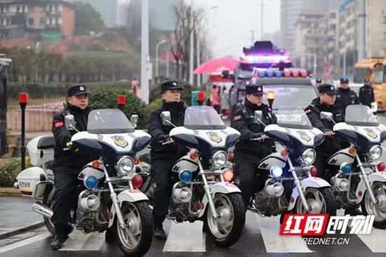 蒸湘“城市快警”24小时巡防，提高社会治安防控能力。