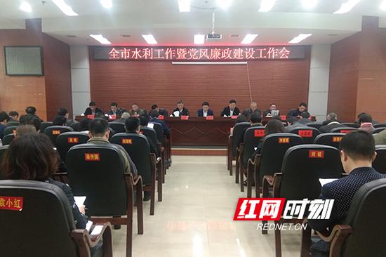 今年,衡阳市将进一步加大对河湖经管规模内斗占、乱采、乱堆、乱建等“四乱”凸起问题的整治,确保5月底前根本完成“清四乱”专项清算整治任务。