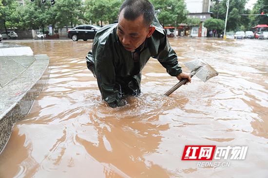  衡阳县出现强降水，城区部分区域发生严重内涝。