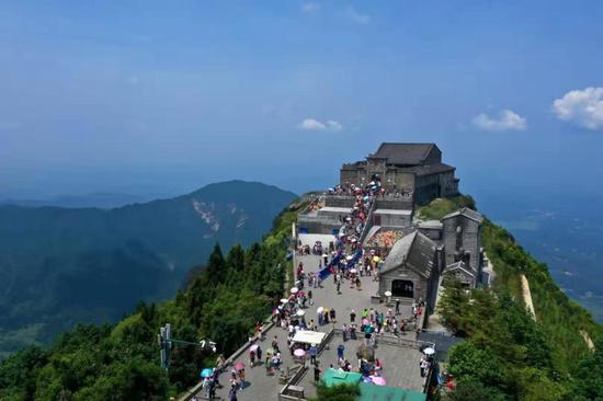 (南岳衡山祝融峰 摄影:肖亚辉)
