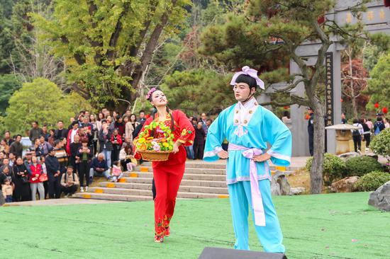 临武花灯小调《盗花》。