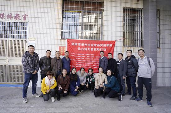 参与此次活动的郴州市儿童医院专家团合影。