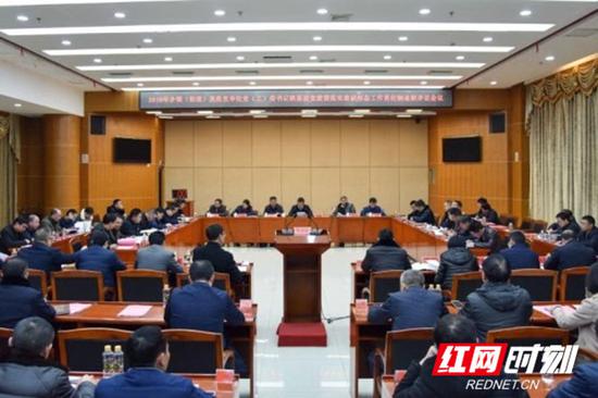 桂阳县委书记彭生智主持2018年乡镇(街道)及县直单位党(工)委书记抓基层党建暨落实意识形态工作责任制述职评议会议。