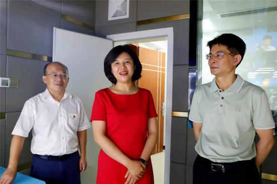 冯海燕对苏仙区融媒体中心正式上线运行表示祝贺。