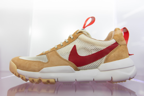 （TOM SACHS x NIKE MARS YARD 2.0）