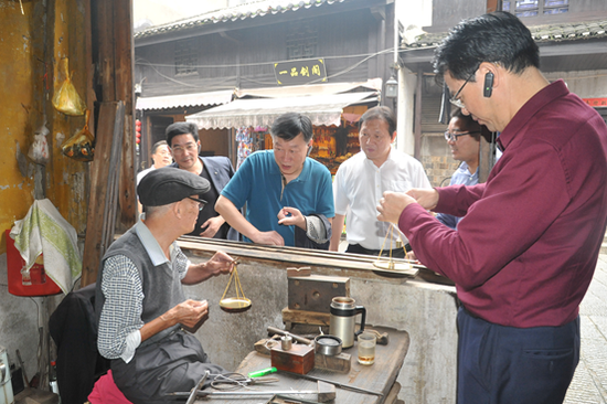 考察靖港古镇历史街区