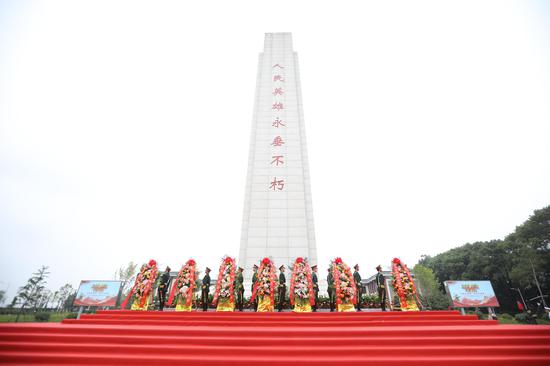 “传英烈精神，谱时代新篇”烈士纪念活动在湖南革命陵园举行。
