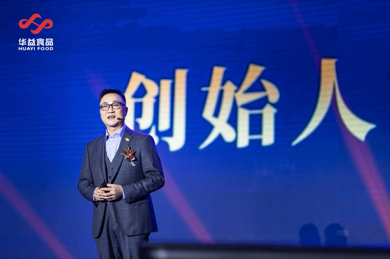 陈义在首发会上进行演讲