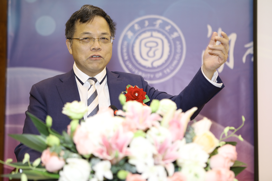 湖南工业大学党委书记、校友会顾问谭益民讲话