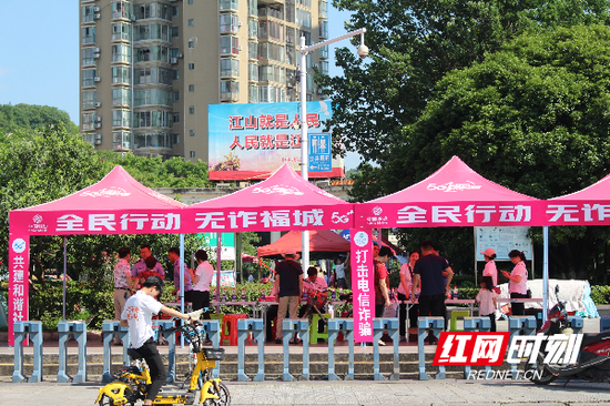 反电诈专班和各派出所深入农村(社区)开展防范电信网络诈骗知识宣传
