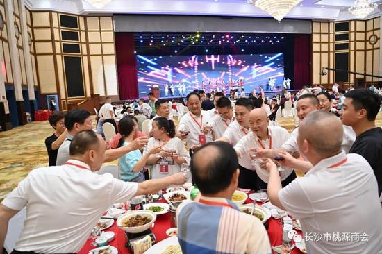 (图为宴会现场照片)