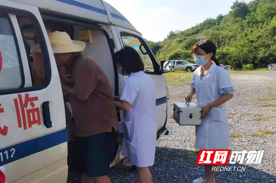 临武县万水乡防溺水应急演练现场。