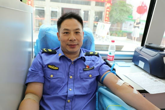 市城市管理综合行政执法支队住建规划大队副队长邓战青第6次献血