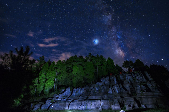 红石林夜间的漫天星河