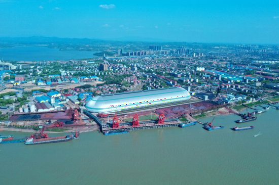 岳阳城陵矶老港环保提质改造工程——胶囊式散货封闭料仓，通过全封闭装卸、微动力除尘、污水净化处理，从根本上解决了扬尘、撒漏、污水直排等问题。