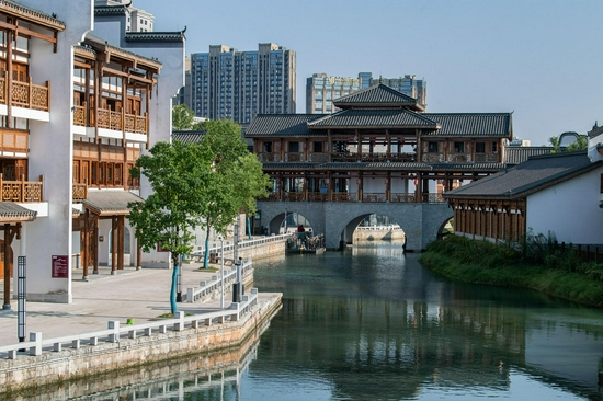 岳麓区洋湖水街特色商业街区美景。