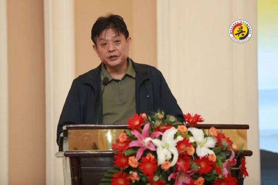 湖南省体育局巡视员杜利民发言。