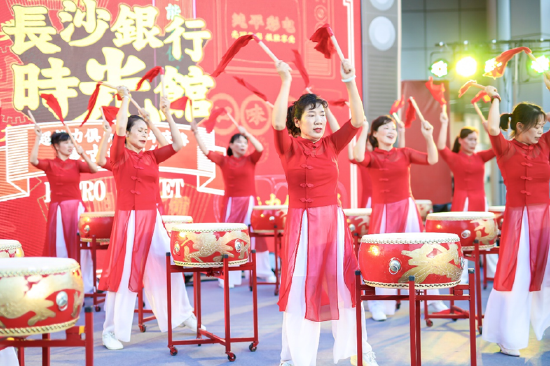 （《鼓舞》节目现场图）