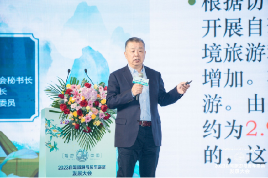 中国旅游车船协会自驾游与房车露营分会秘书长刘汉奇进行主题分享