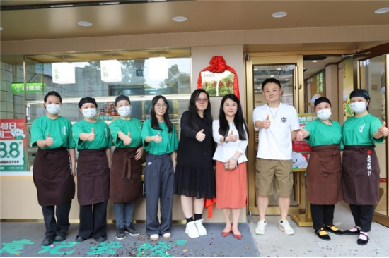 袁记云饺赫山庙店启动仪式 合照