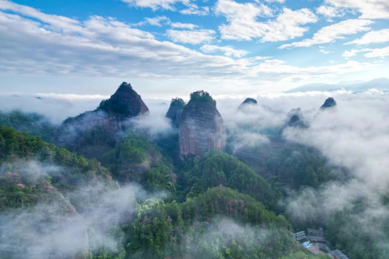 亚洲最大峰林峰丛丹霞地貌