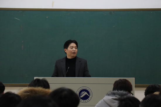 学院党委副书记罗振军发言