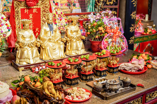 槟榔作为敬神供品置于潮州老爷祭台之上