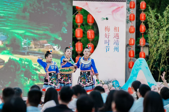 现场节目表演