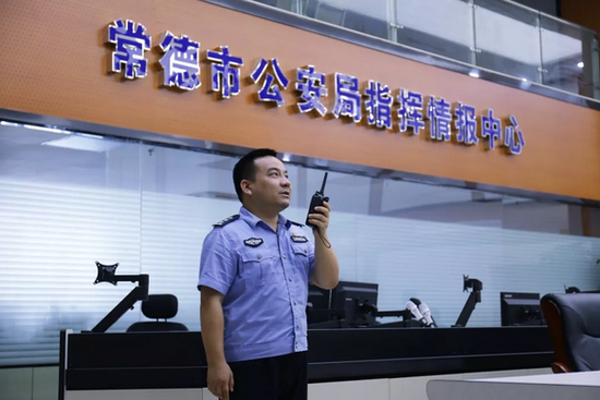 每天上午9点例行对街面警力部署、各区县市指挥中心点到,并部署新一天任务