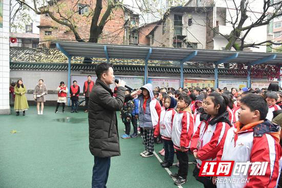 12月20日，衡阳市“爱护母亲河，建设美好家园”河长制宣传进校园活动走进蒸湘区红湖逸夫小学。