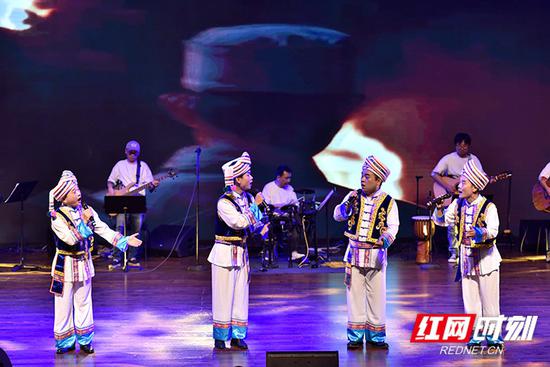 重唱《门口挂盏灯》