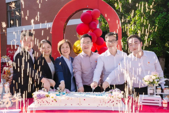 华益生日揭牌仪式