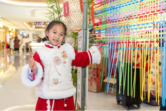 “必胜时光门” 共编互动装置