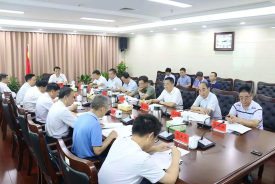 拿出当下改的举措,形成长久立的机制