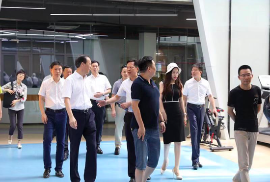 考察组参观马栏山视频文创产业园