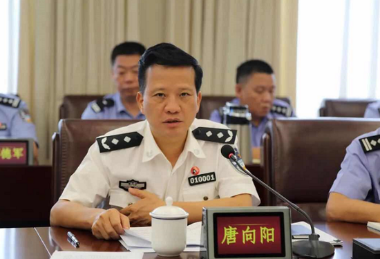 唐向阳希望芙蓉公安分局成为政治建警的旗帜和标杆,成为长沙公安压不倒的战斗堡垒