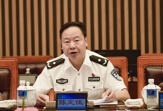 网络媒体进警营 感受公安工作新变化