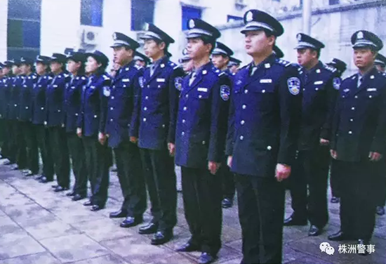 2000年株洲公安机关率先在全省换发“99式”警察服装