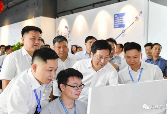 &nbsp;湖南省委常委、长沙市委书记胡衡华到马栏山视频文创园调研，走访了聚恒文化集团等企业。