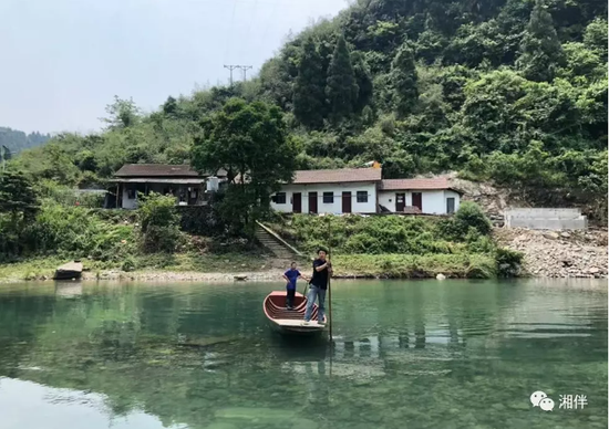 平静时，小溪美如画，遇上大雨暴雨，就成了“脱缰的野马”。