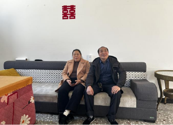 (生态移民兰方凤与其妻子 摄影:周晟)