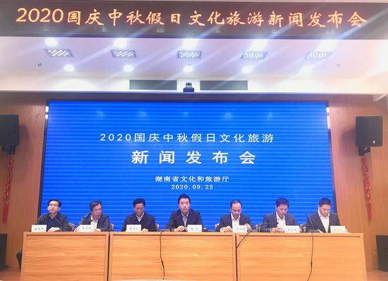 2020国庆各省旅游收_2020年国庆各省旅游收入排名揭晓,最富裕是它,四川竟