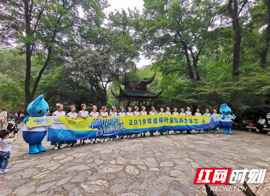 快闪活动走进岳麓山。快闪活动走进岳麓山。