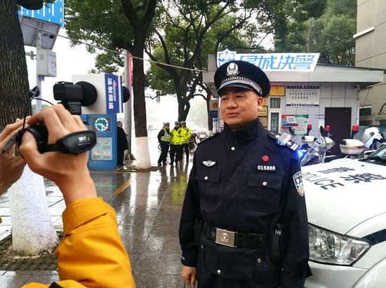 长沙市芙蓉区副区长、公安分局长章晓波向媒体介绍该区快警平台的建设应用情况