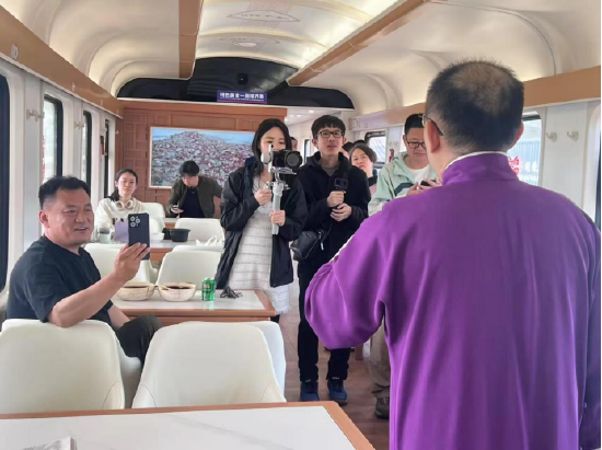 山东“齐鲁一号”旅游列车专项演出