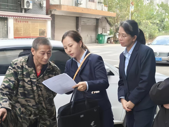 邮储银行绥宁支行红色轻骑军走访农户