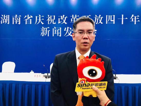 湖南省工业和信息化厅党组书记、厅长曹慧泉接受新浪湖南专访